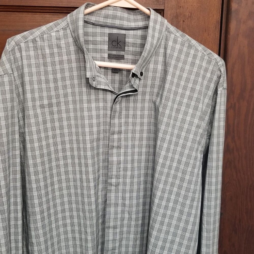Calvin Klein Men Slim Fit Dress Shirt Plaid Gray Size 17.5 34/35 Long Sleeve